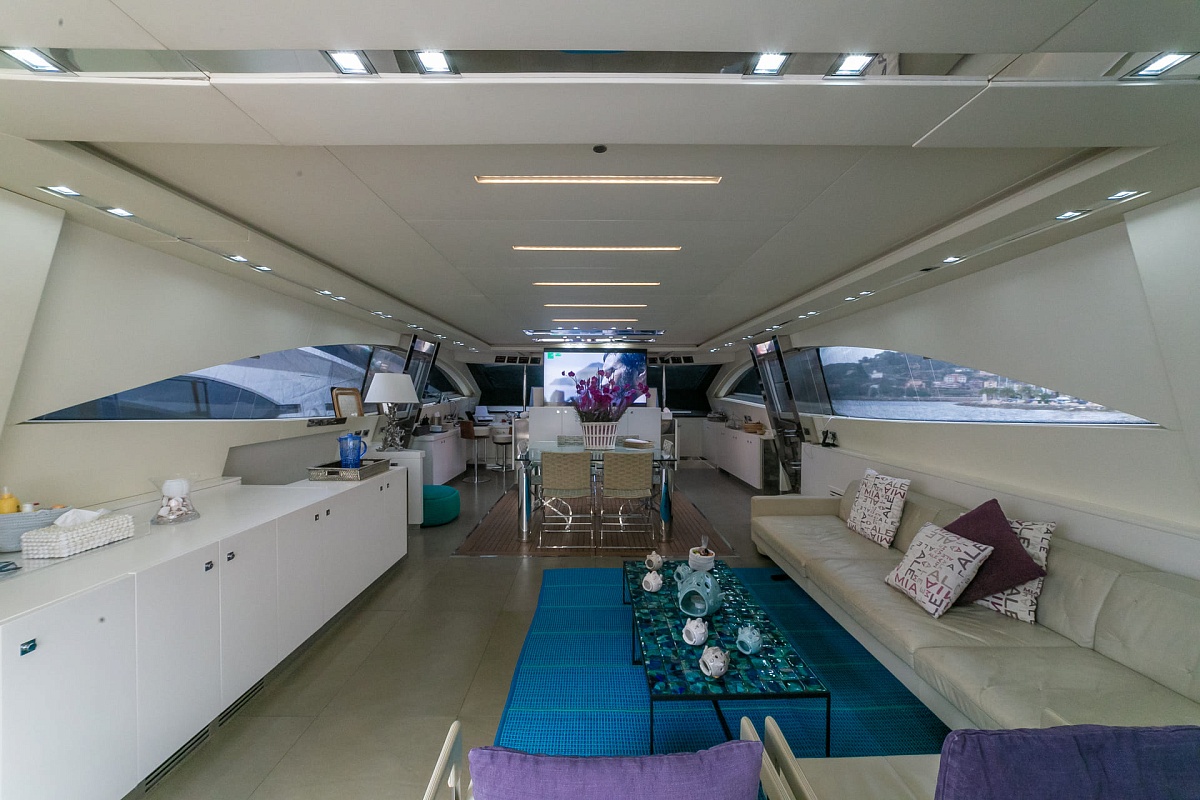 Аренда мега яхты 	Italcraft 105 Alemia В Италии